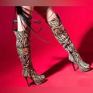 Tiger Striped Knee High Fur Boots Size 9